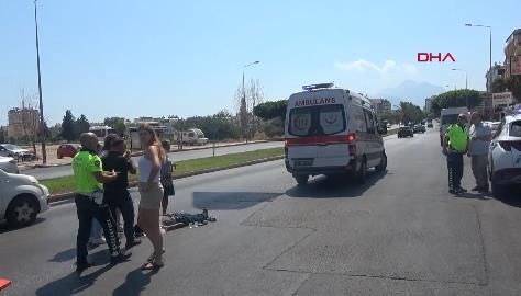 Servis aracı yayaya çarptı