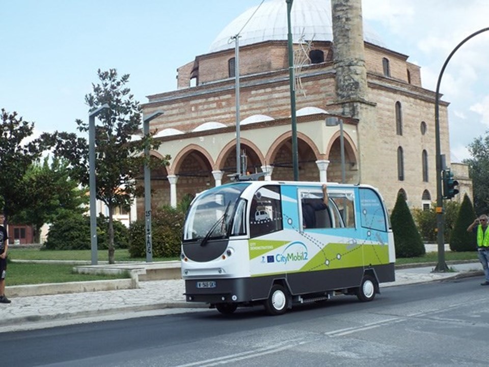 Avrupa'nın ilk şoförsüz minibüsleri yolcu taşımaya başladı - 1
