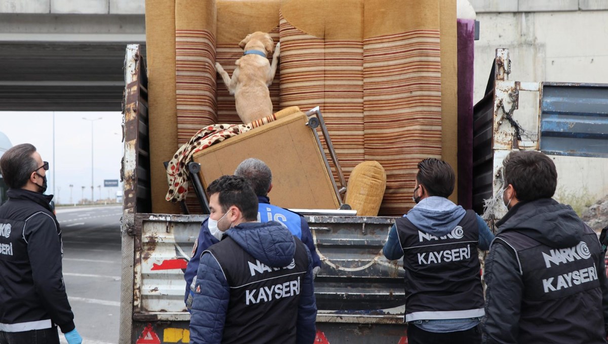 Kamyonet kasasında 2 milyon liralık uyuşturucu