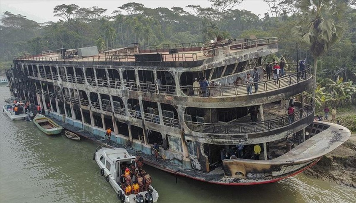 Bangladeş'te feribottaki yangında hayatını kaybedenlerin sayısı 37'ye yükseldi