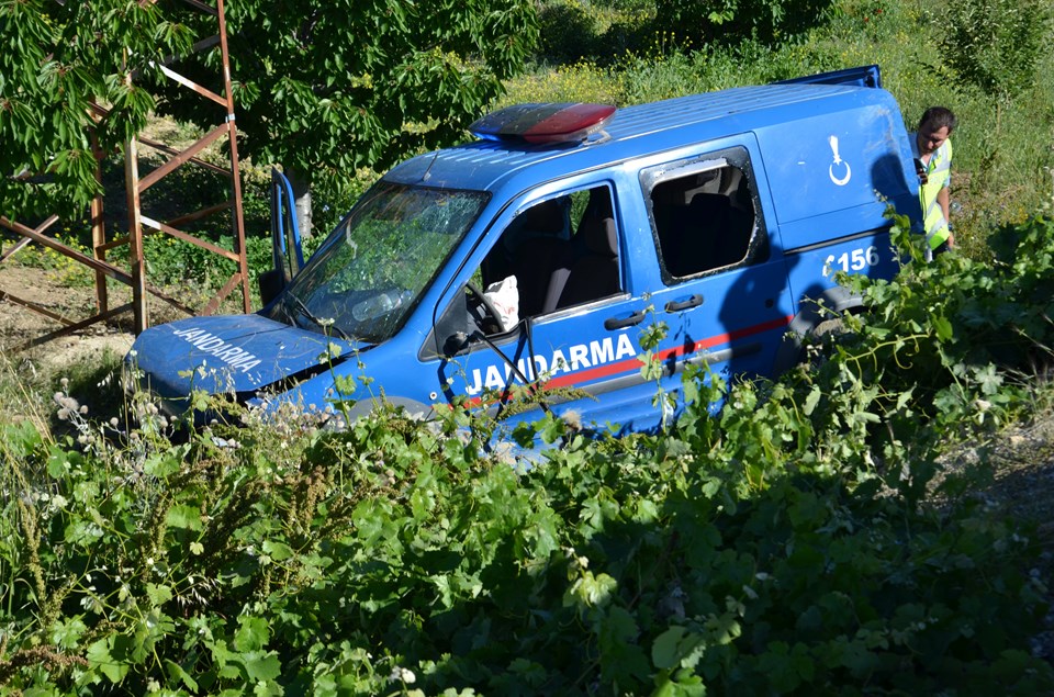 Karaman'da askeri araç kaza yaptı: 2 yaralı - 1
