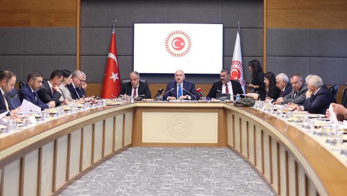 “Kentsel Dönüşüm” yasası için komisyon görüşmeleri başladı “Kentsel Dönüşüm” yasası için komisyon görüşmeleri başladı