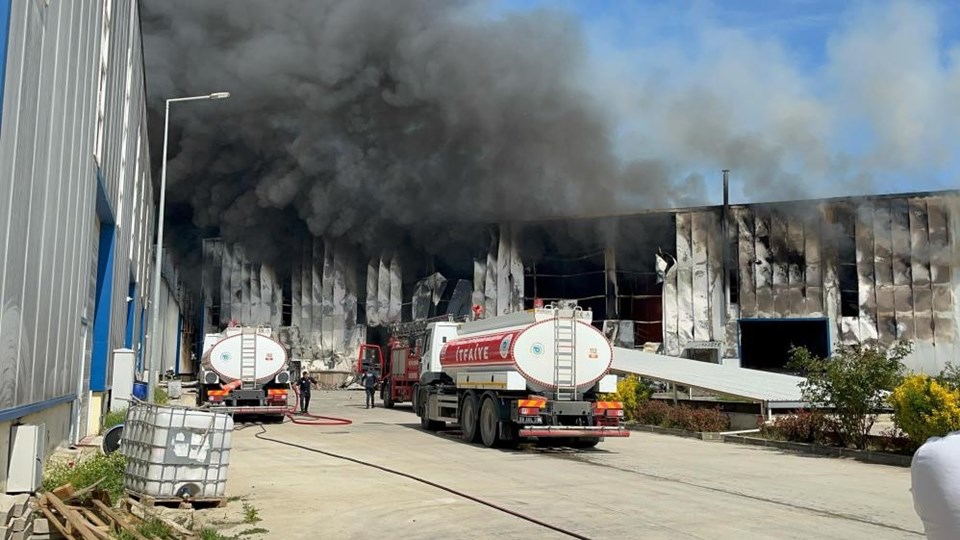Çerkezköy'de fabrika yangını: Patlama sesleri duyuluyor, bölgeye girişler durduruldu - 2