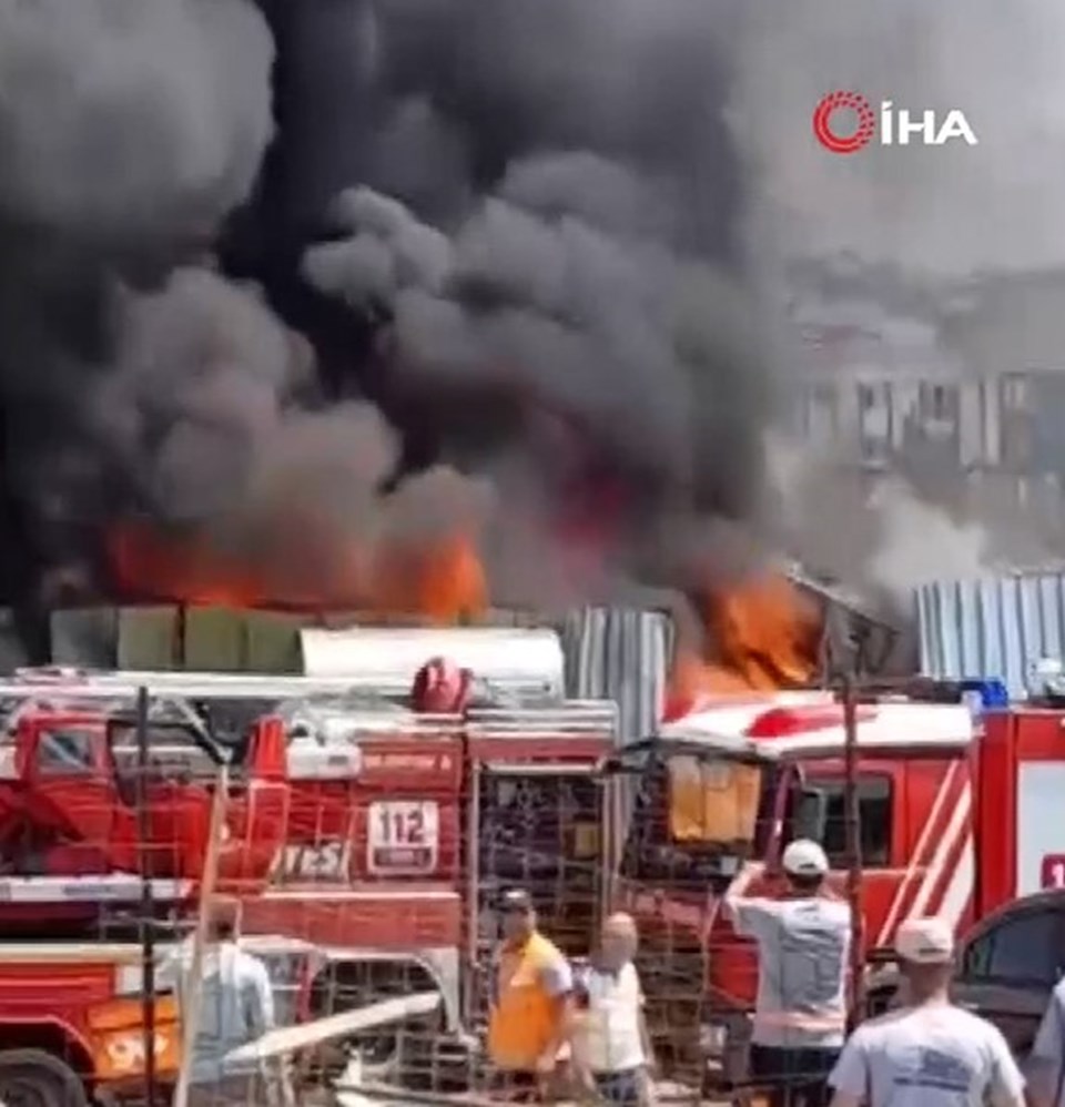 Esenyurt’ta belediyeye ait bakım tesisinde yangın - 1