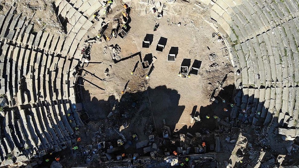 Aizanoi Antik Kenti'nin tiyatrosunda dikkat çeken ayrıntı - 1