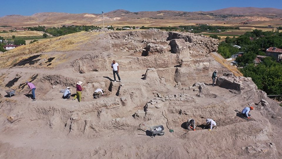 Elazığ'daki Tadım Kalesi ve Höyüğü'nde 6 bin yıllık tapınak alanı bulundu - 2