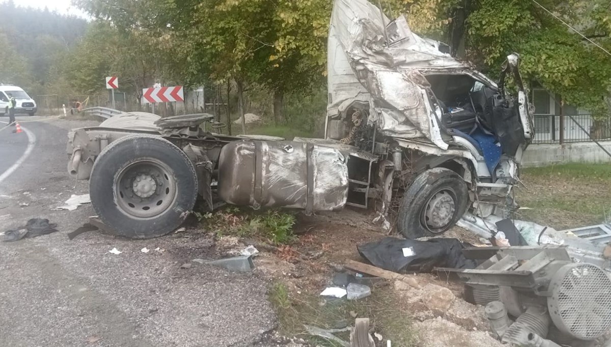 Kahramanmaraş'ta beton mikseri devrildi; sürücü öldü