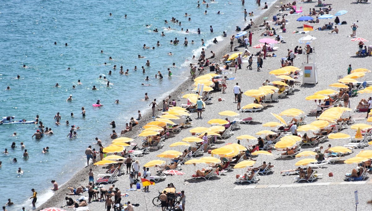 Bayram tatilinde sahiller doldu! Yerli ve yabancı turistler akın etti!