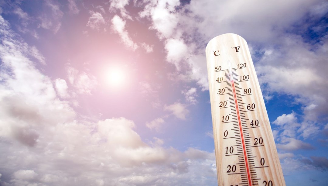 В теплую погоду он. Москва лето жара. Термометр уличный. Аномальная жара. Жара лето люди.