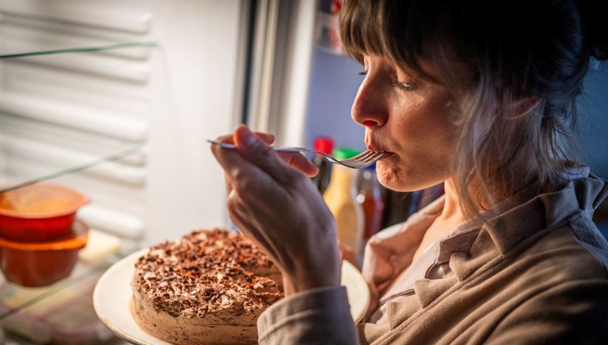 Geç saatlerde yemek yemenin yeni bir zararı daha ortaya çıktı!