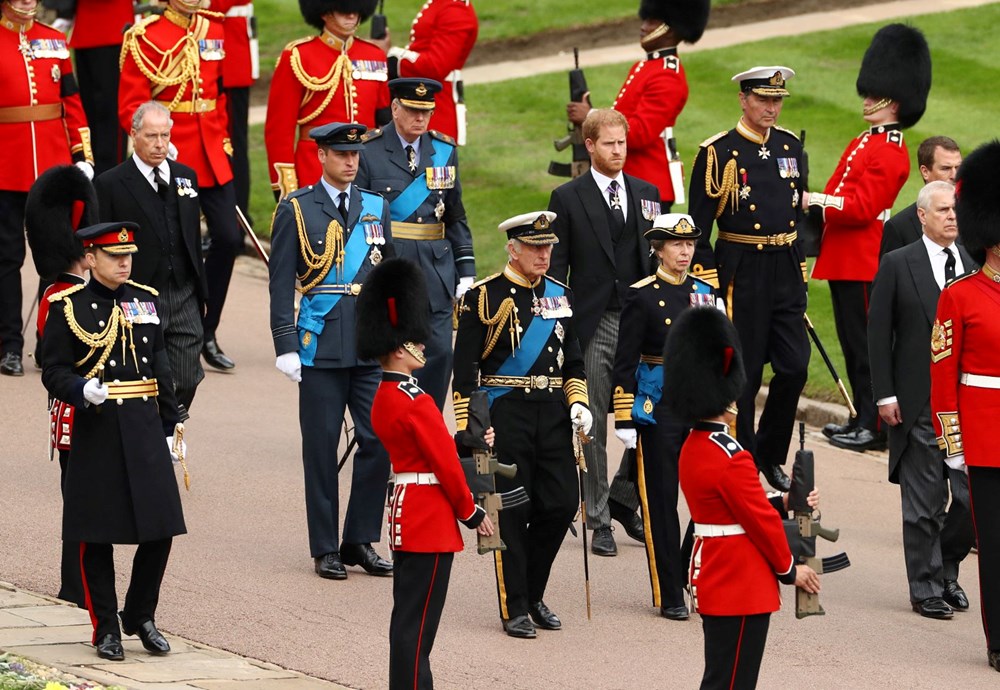 3. Charles, Meghan Markle'ın Kraliçe'nin cenazesine katılmasını uygun görmedi: Prens Harry'den tepki - 6