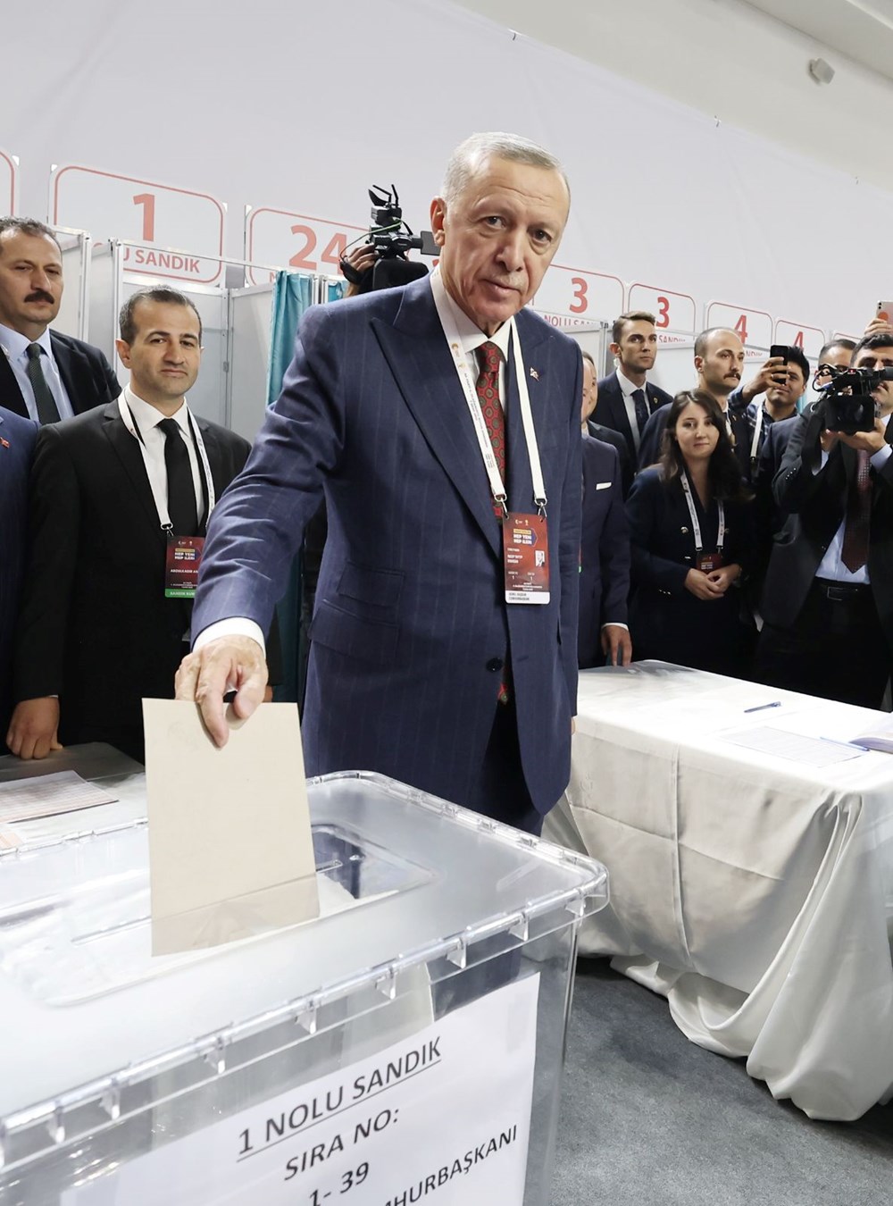 AK Parti’de yeni yönetim belirlendi | Erdoğan yeniden genel başkan seçildi, MKYK üyelerinde büyük değişim yaşandı - 2