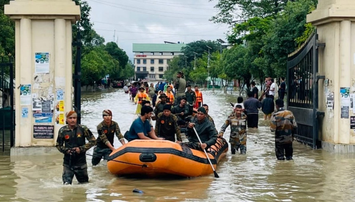 Hindistan ve Bangladeş'te sel ve heyelan