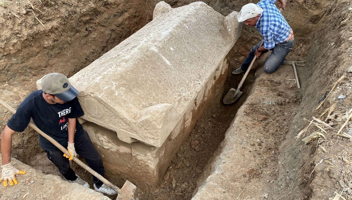 Aydın'da 2 bin yıl öncesine ait olduğu değerlendirilen lahit bulundu Aydın'da 2 bin yıl öncesine ait olduğu değerlendirilen lahit bulundu