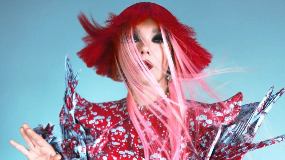 İzlandalı şarkıcı Björk yeni albümünü duyurdu - 1