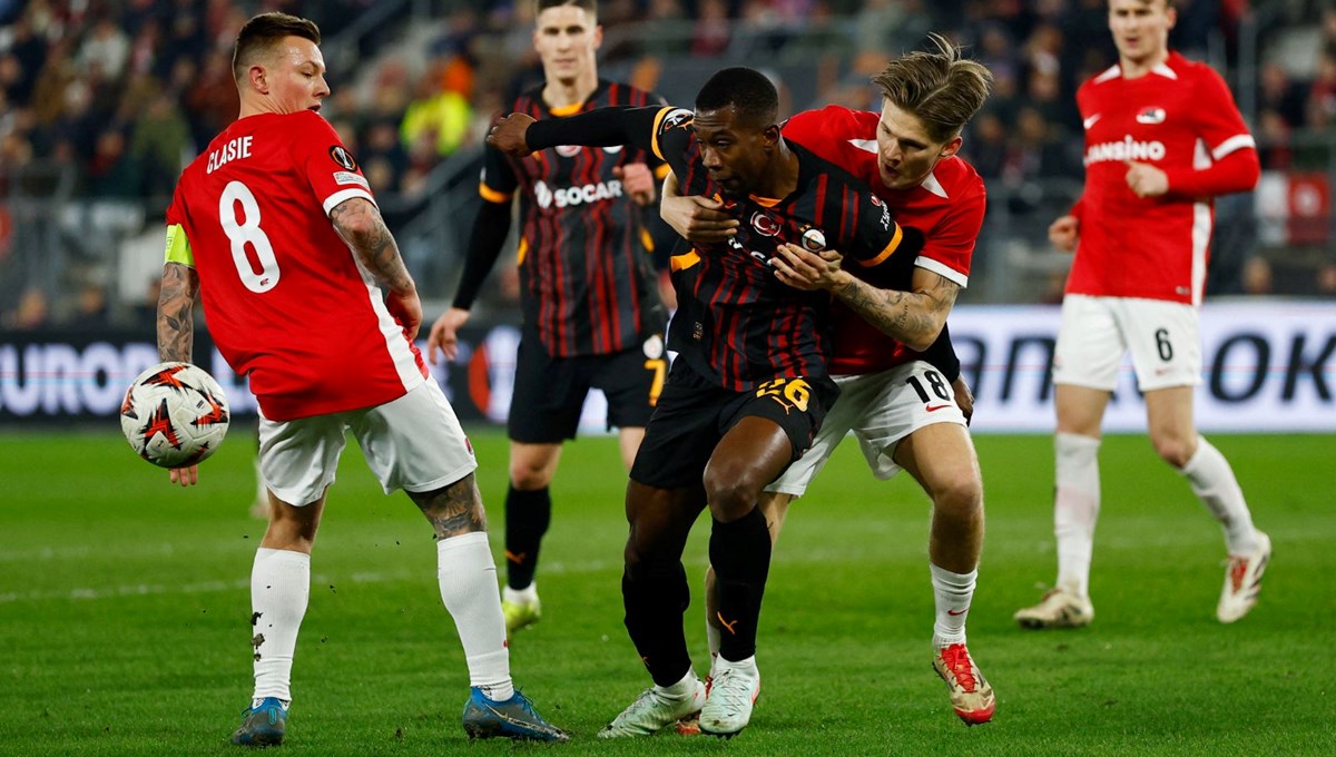 Galatasaray'da Cuesta'dan dikkat çeken karar Galatasaray'da Cuesta'dan dikkat çeken karar