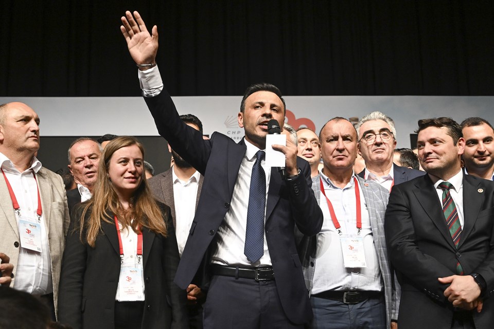 CHP'nin yeni İstanbul İl Başkanı Özgür Çelik oldu - 2