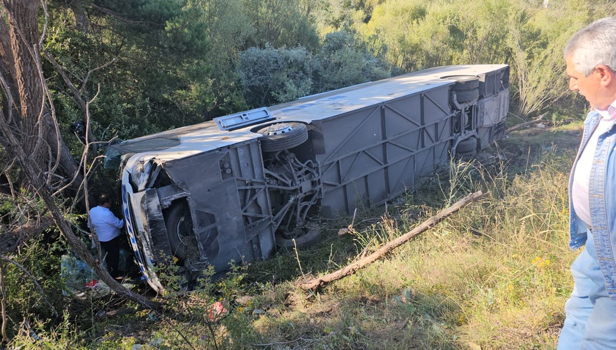 Erzincan'da yolcu otobüsü devrildi: 14 yaralı