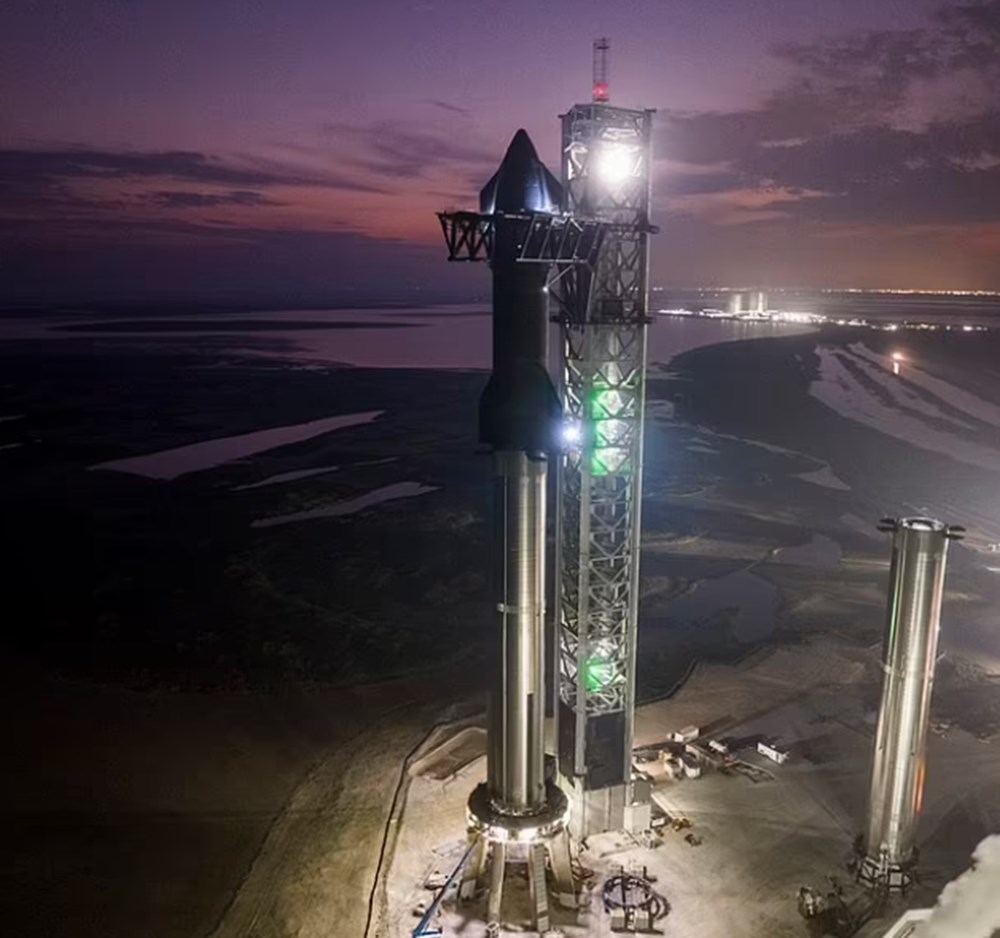 SpaceX, dünyanın en güçlü roketinin fotoğraflarını paylaştı: Fırlatılmaya hazır - 6