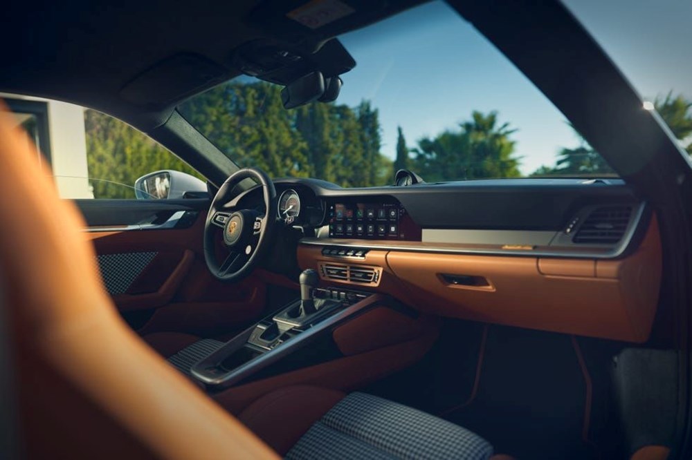 1960'ların tarzı geri geldi: Porsche 911 Sport Classic tanıtıldı - 8
