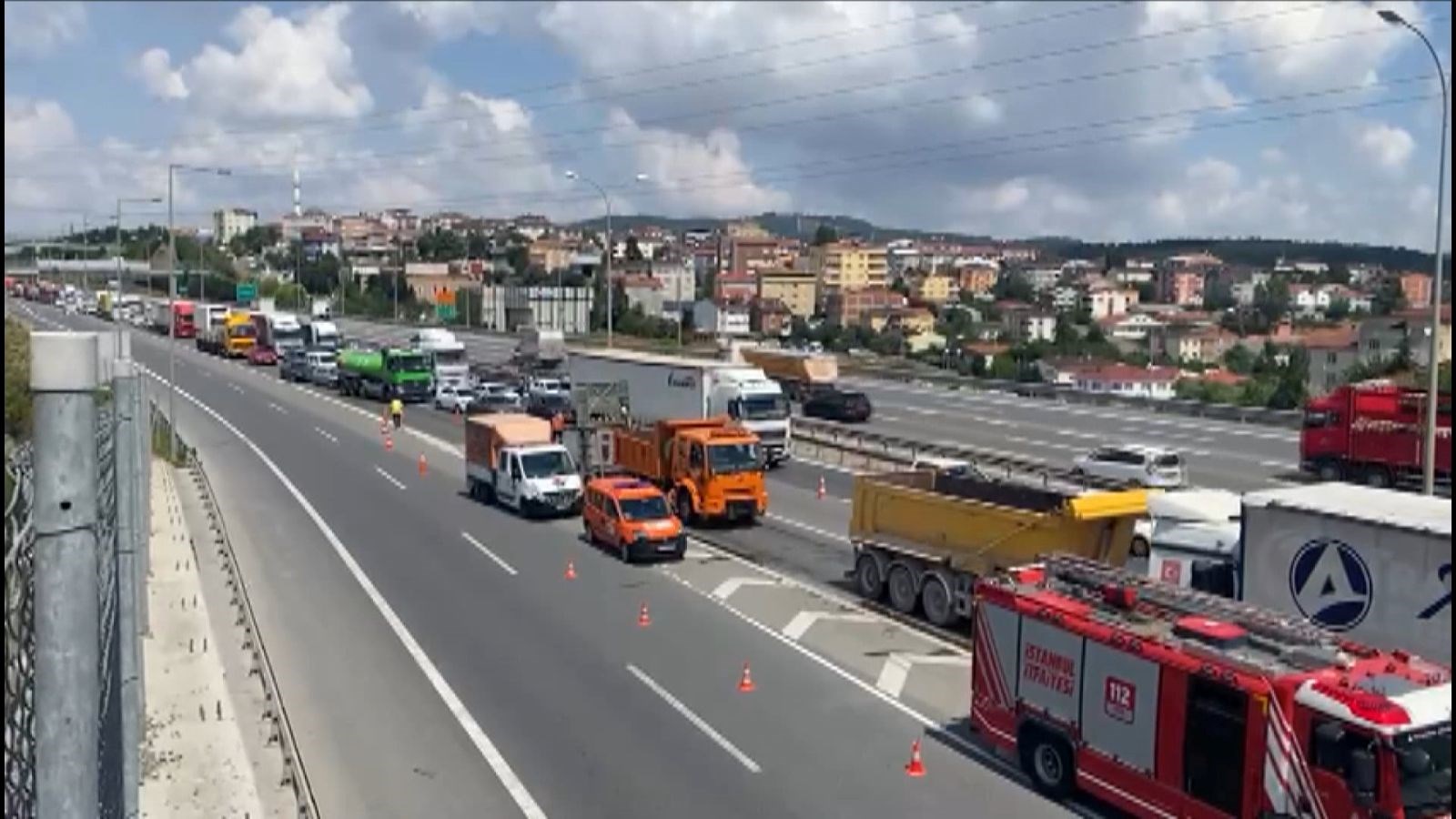 TEM Otoyolu'nda Zincirleme Kaza - Son Dakika Türkiye Haberleri | NTV Haber