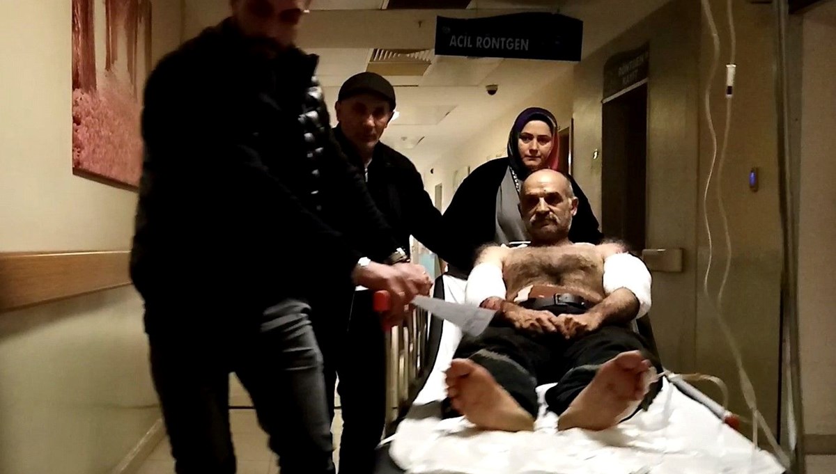 Ağaç soyma makinesine kollarını kaptırdı