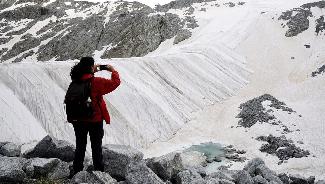 Tarp measure against the melting of Presena glacier from Italians: 70 percent preserved