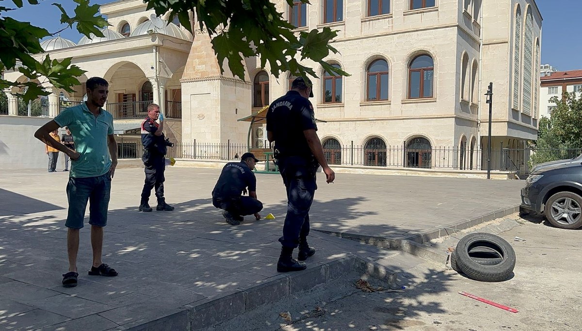 Camiye namaza giderken merminin nedefi oldu