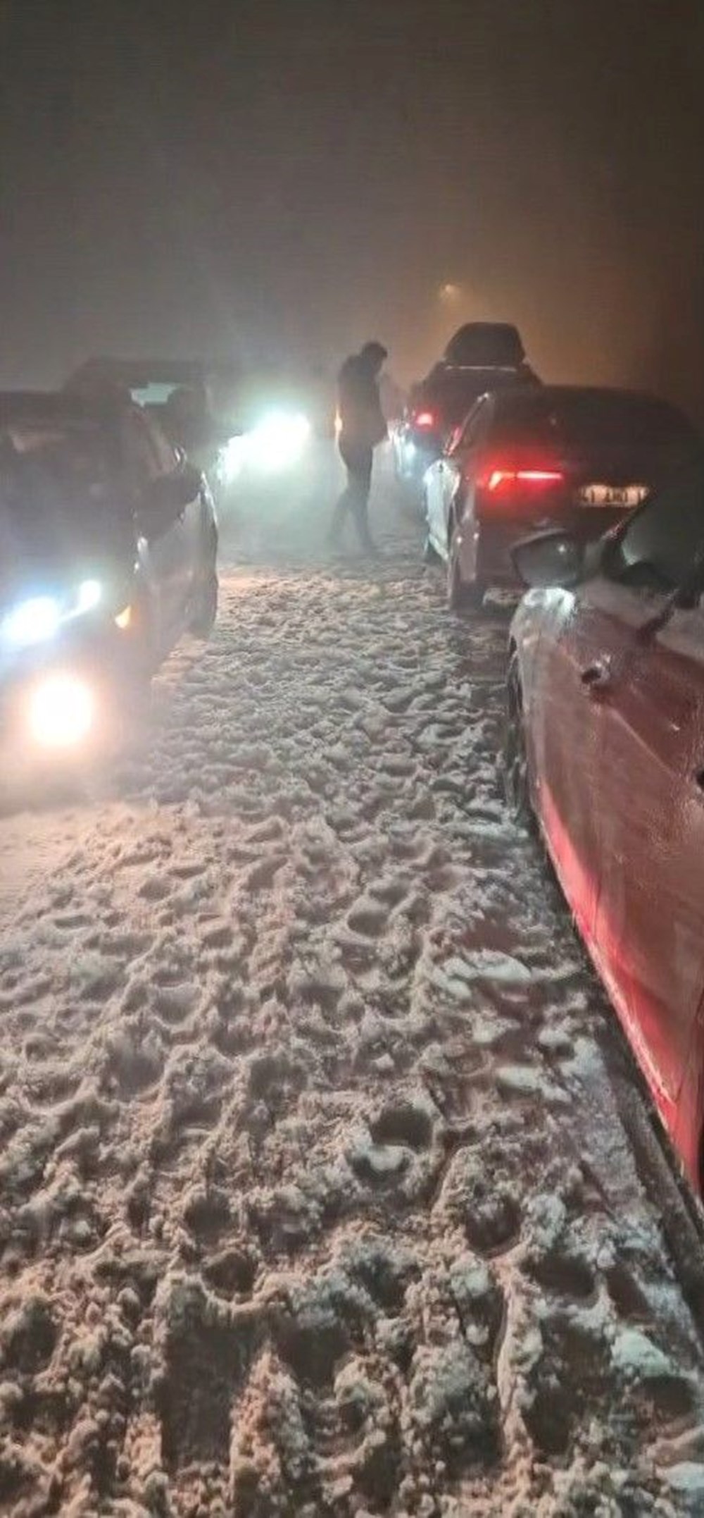 Kartepe'de hafta sonu yoğunluğu: Yüzlerce araç yolda mahsur kaldı - 5