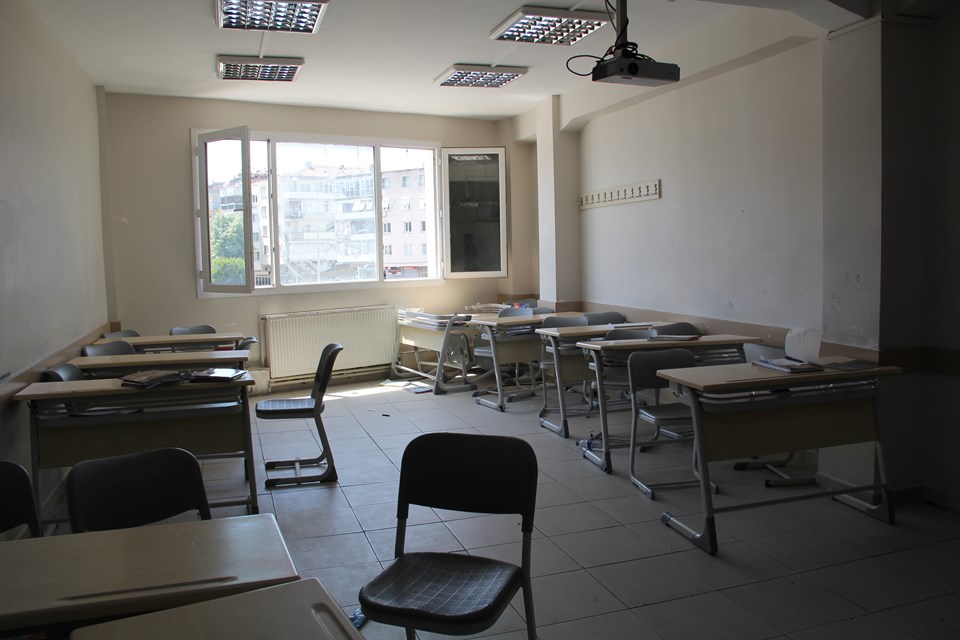 İzmir'deki özel okula öğrenciler dersteyken haciz geldi - 3