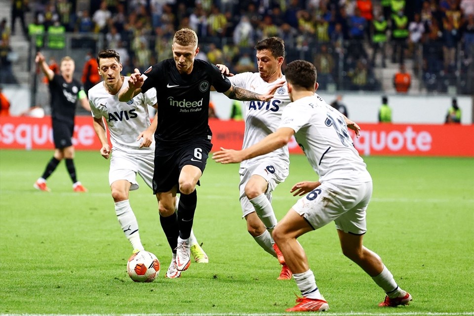 Avrupa Ligi: Fenerbahçe Almanya'dan puanla dönüyor (Eintracht Frankfurt-Fenerbahçe maç sonucu) - 1