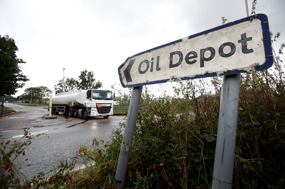 İngiltere'de petrol krizi devam ediyor: Sürücüler arasında bıçaklı kavga - 7