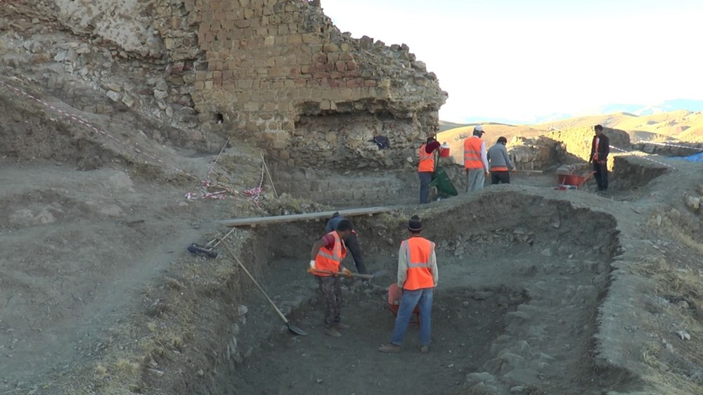Bayburt Kalesi'nde tarihi kalıntı ve eserlere ulaşıldı - 4