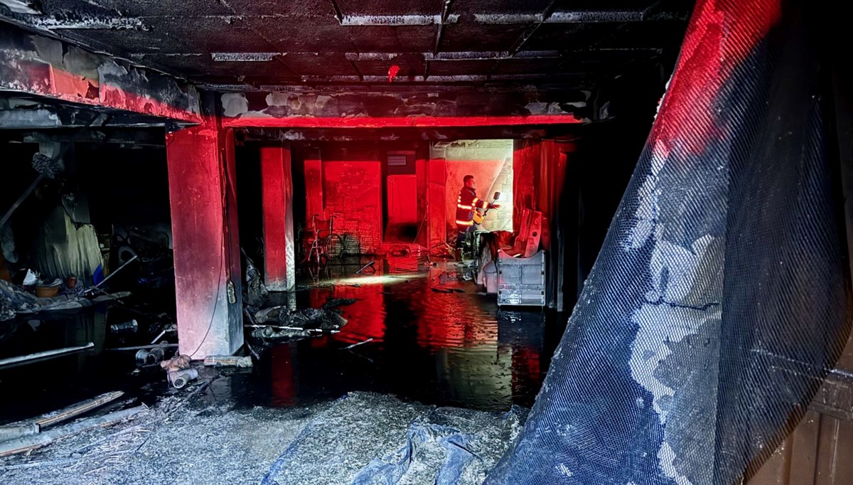 Eskişehir'de apartman garajında yangın: 30 kişi dumandan etkilendi Eskişehir'de apartman garajında yangın: 30 kişi dumandan etkilendi