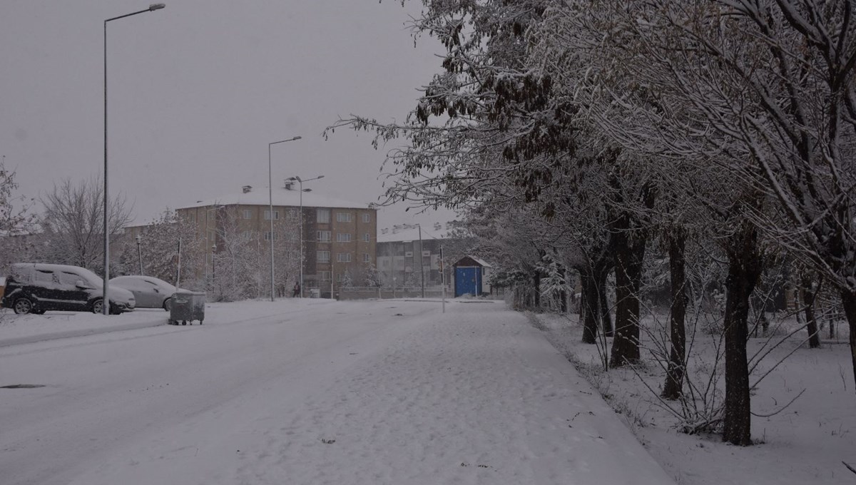 Bitlis'in yükseklerinde kar kalınlığı 50 santimetreye ulaştı