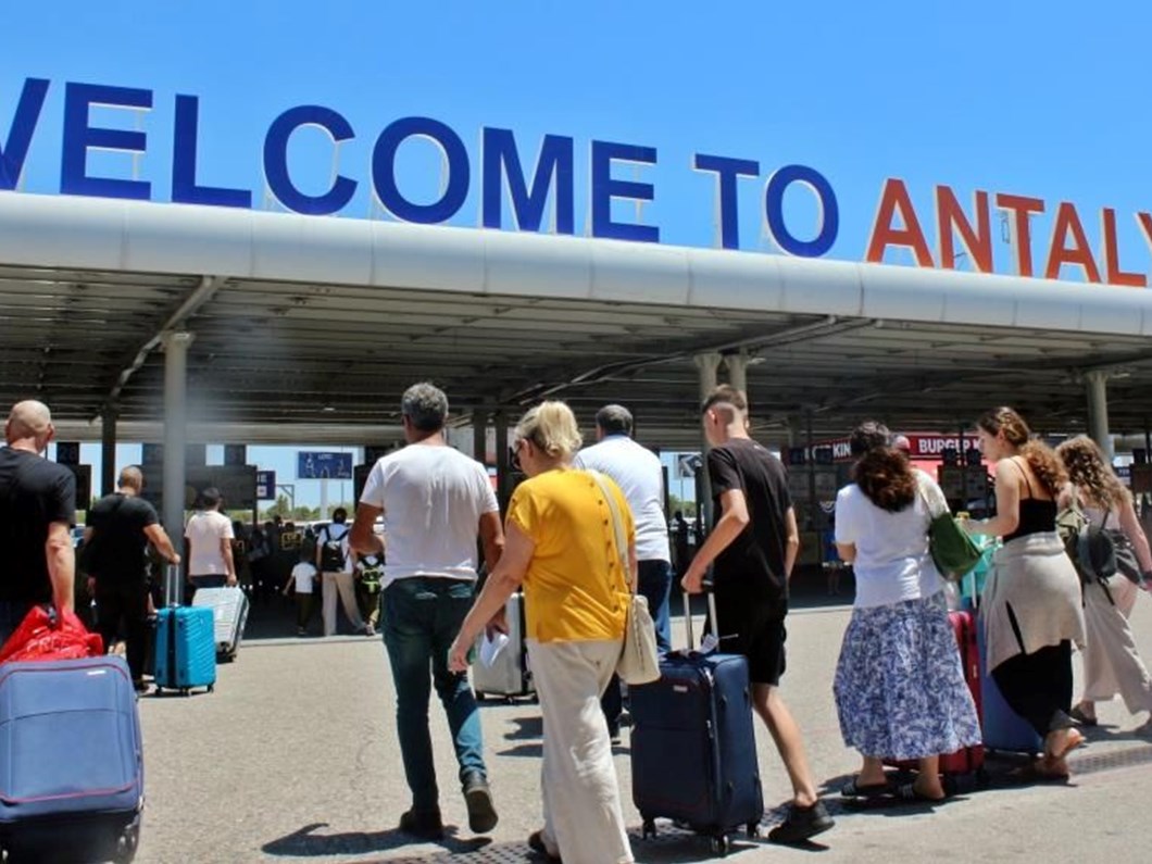 Antalya'ya hava yoluyla gelen turist sayısı 9 milyonu aştı | N-Life