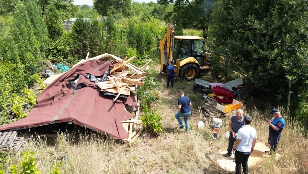 Kartepe'de kaçak bungalovlar yıkıldı