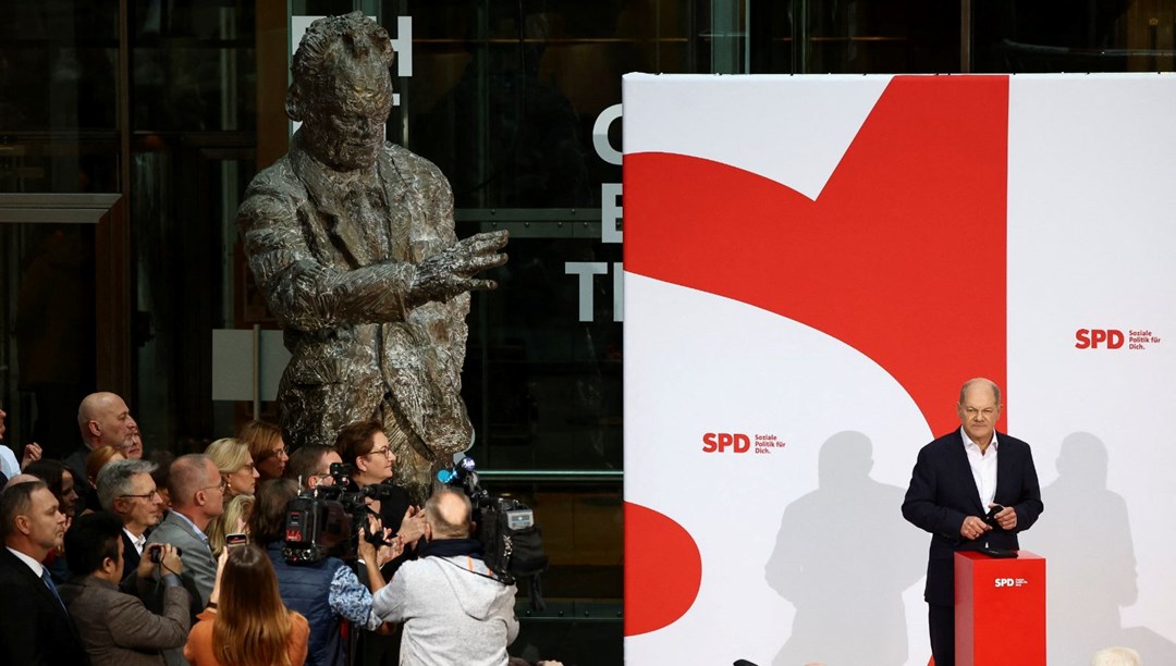 Almanya'da hükümet krizi: Erken seçim için Scholz aday gösterildi