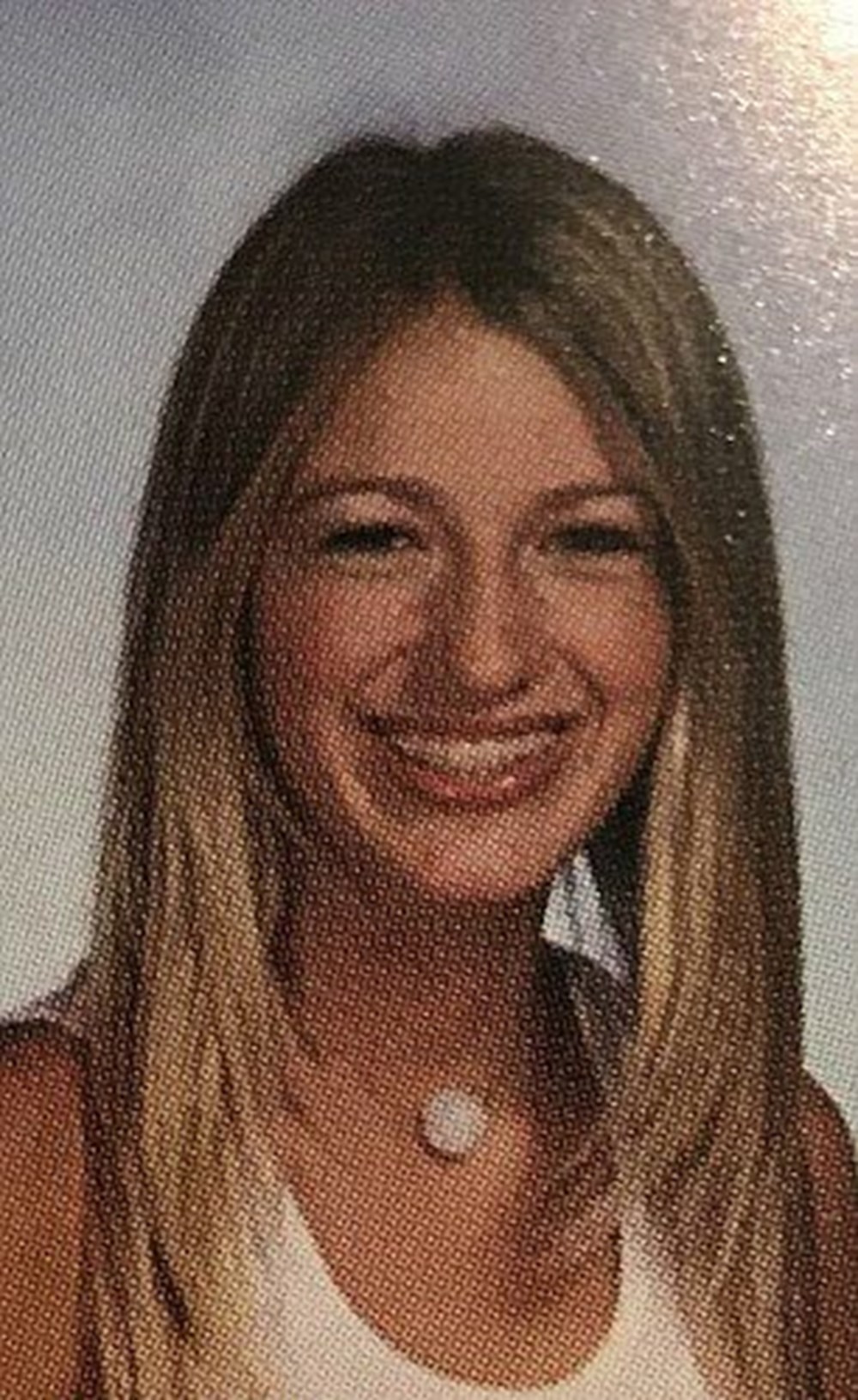 Su Burcu Yazgı Coşkun'dan nostaljik kare (Ünlülerin çocukluk ve gençlik halleri) - 555