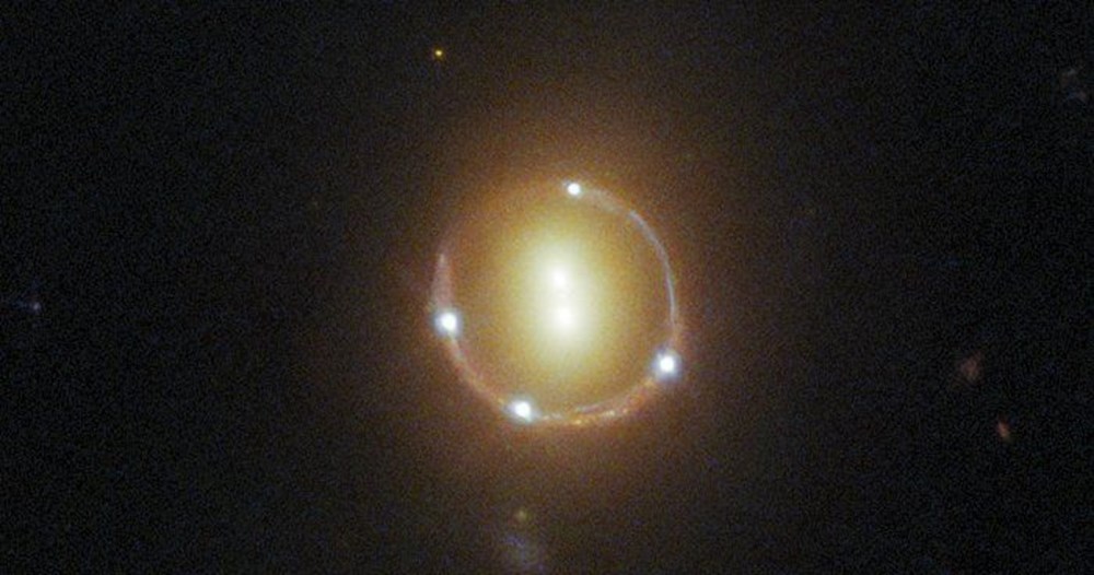 NASA Dünya'dan 3,4 milyar ışık yılı uzaklıkta bir 'Einstein halkası' görüntüledi - 4