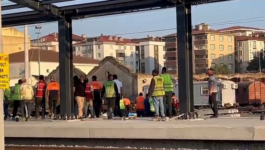 İşçi, elektrik akımına kapılarak ağır yaralandı