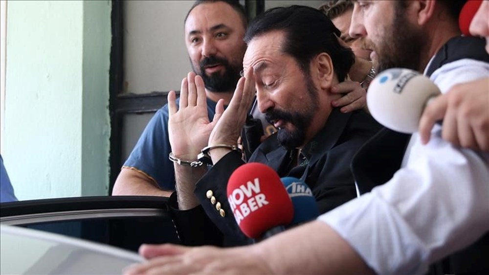 Adnan Oktar davasında ilginç anlar: "Özledik seni, aşkım beyaz sana çok yakışmış" - 7