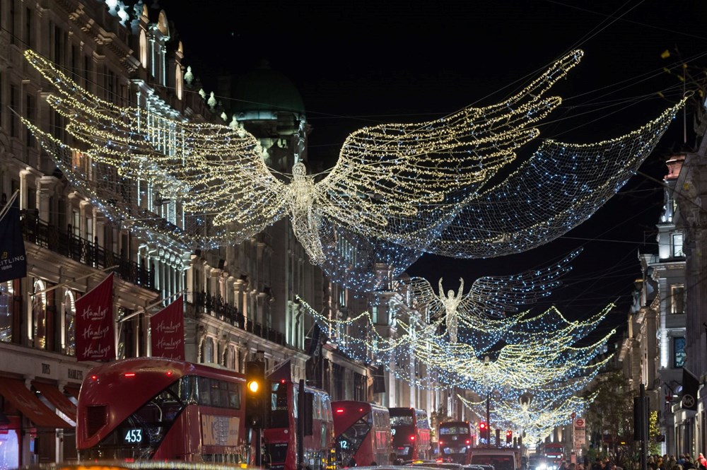 Londra sokakları Noel ve yılbaşı için süslendi - 5