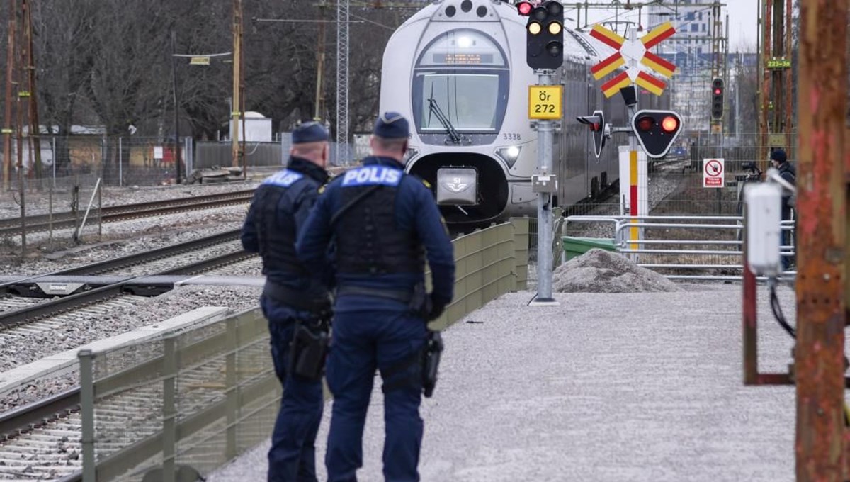 İsveç’te yük treni yayalara çarptı: 3 kişi öldü