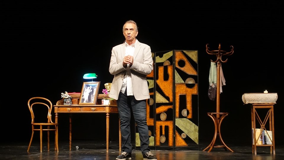 Erhan Yazıcıoğlu Fikrim Firarda'yla sahnede - 1
