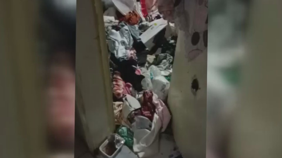 Çöp evde bulunan bebek tedavi altına alındı - 1