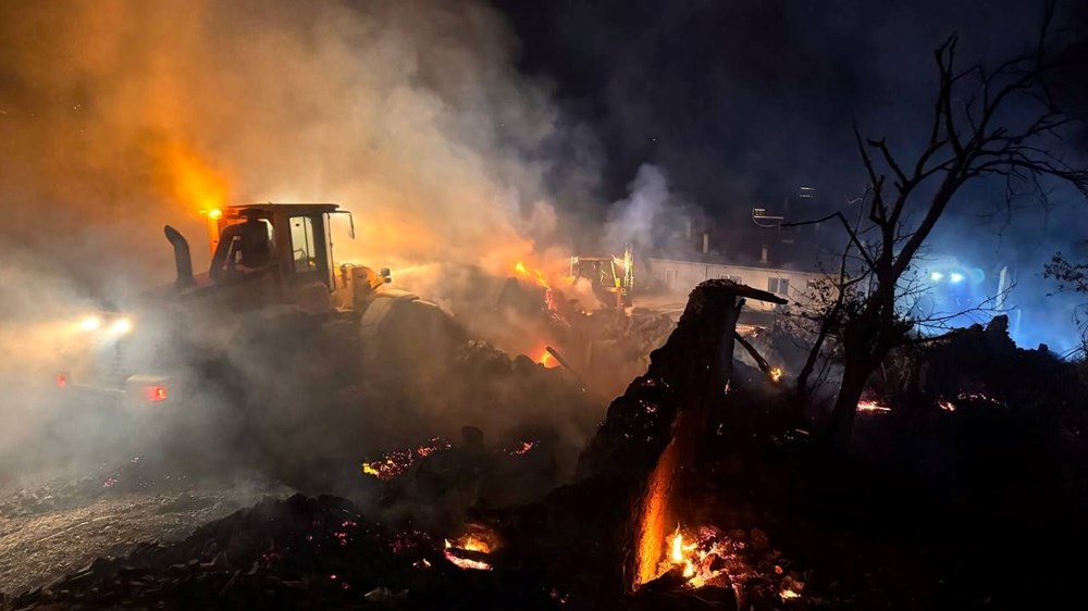 Sakarya'da iki mahalle tahliye edildi: Alevlerle mücadele gece boyu sürdü - 7