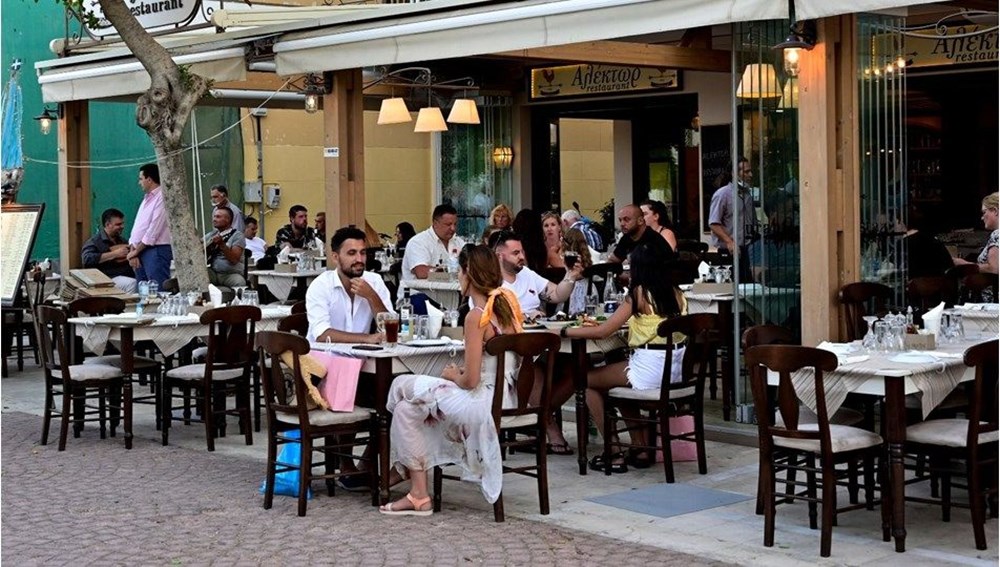 Avrupa ülkelerinde Covid-19 vakaları artıyor, kısıtlamalar geri geliyor - 3