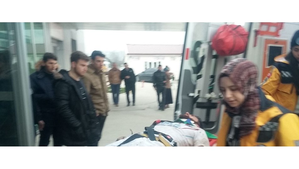 Amatör küme maçında saha karıştı, iki futbolcu hastanelik oldu