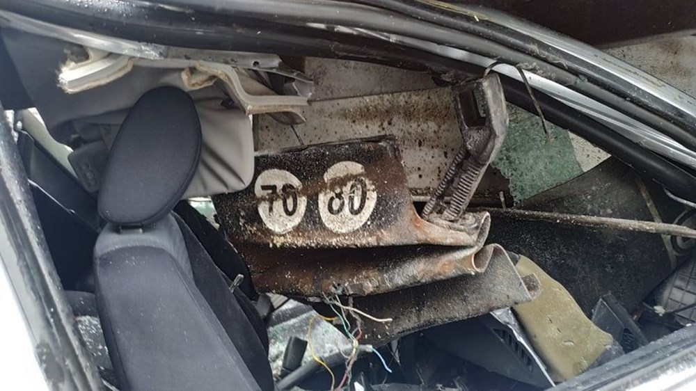 Hurdaya dönen araçtan sağ çıktılar - 9